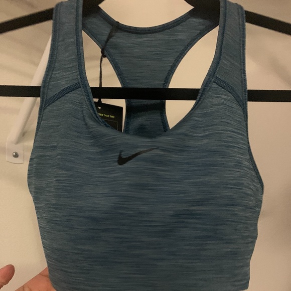 Nike Women’s Swoosh Bra - Picture 1 of 1